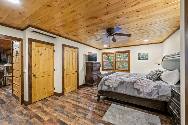 Property image, Interior, of Twin Oak Creek
