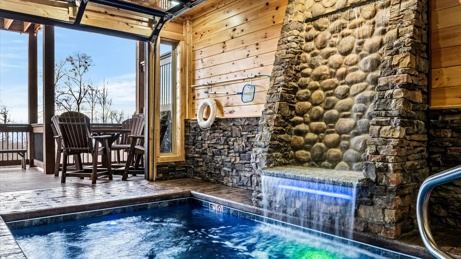 Property image, Exterior, of Holy Smokes Pool Lodge