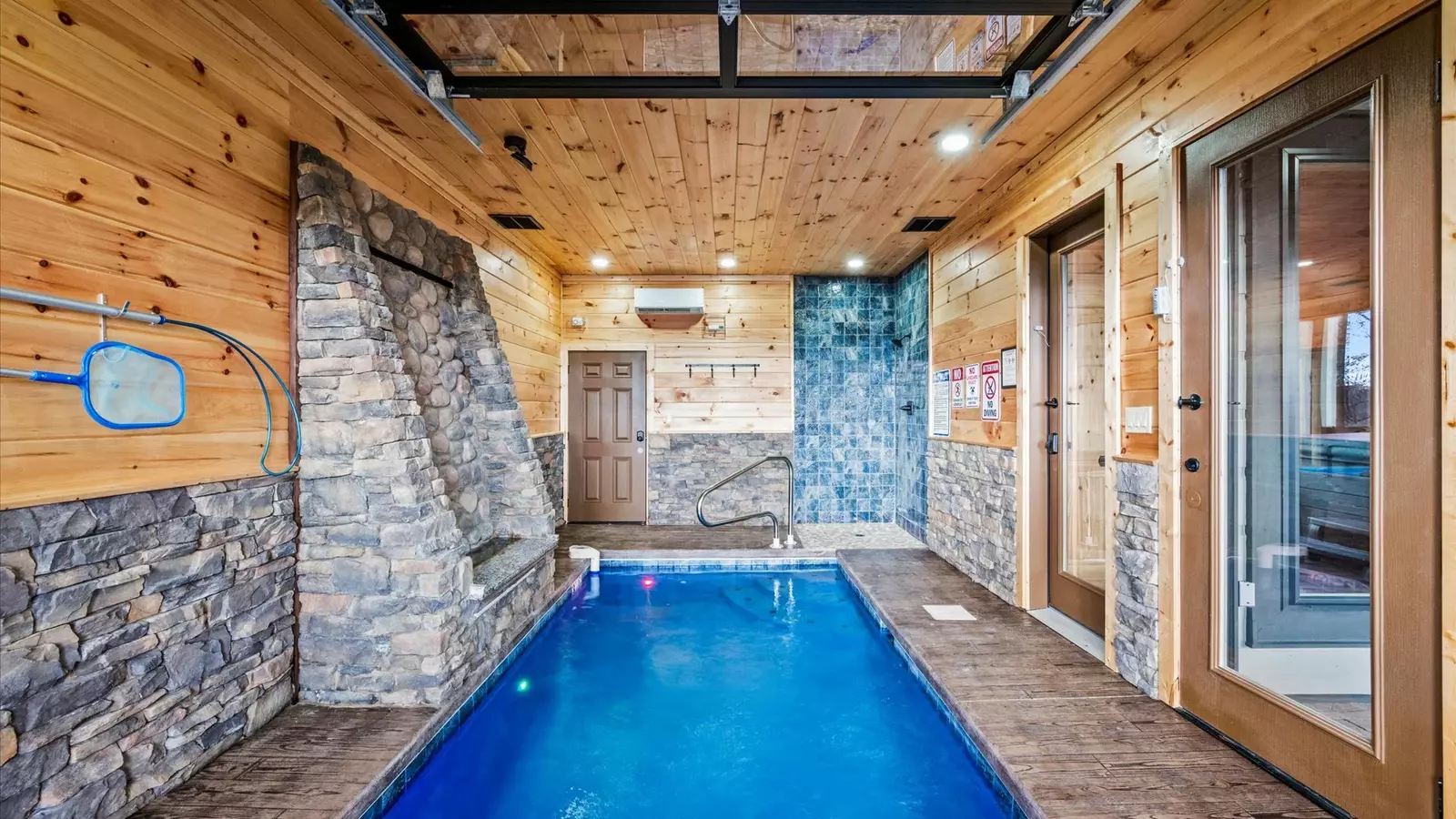 Property image, Interior, of Holy Smokes Pool Lodge