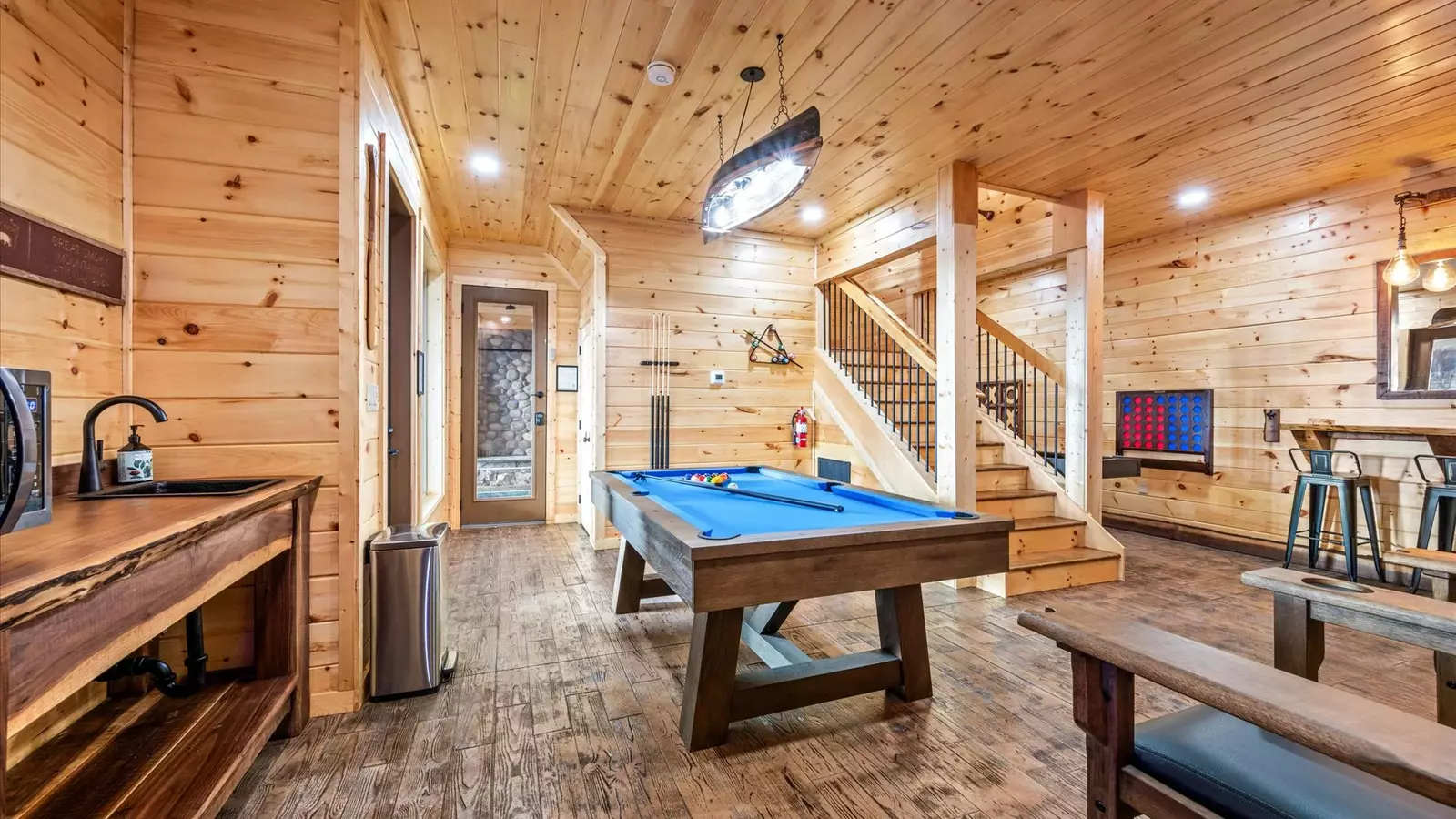 Property image, Interior, of Holy Smokes Pool Lodge