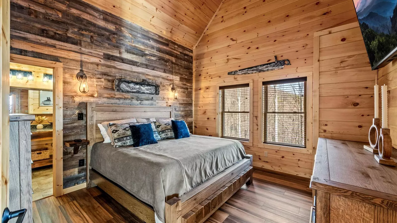 Property image, Interior, of Holy Smokes Pool Lodge