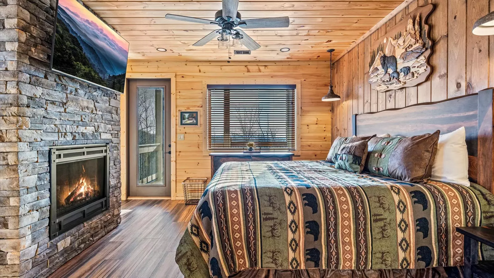 Property image, Interior, of Holy Smokes Pool Lodge