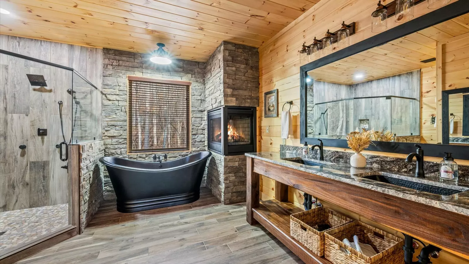 Property image, Interior, of Holy Smokes Pool Lodge