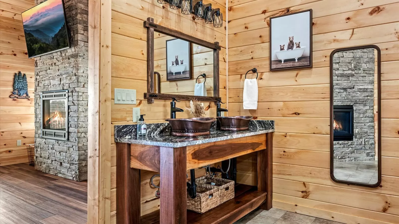 Property image, Interior, of Holy Smokes Pool Lodge