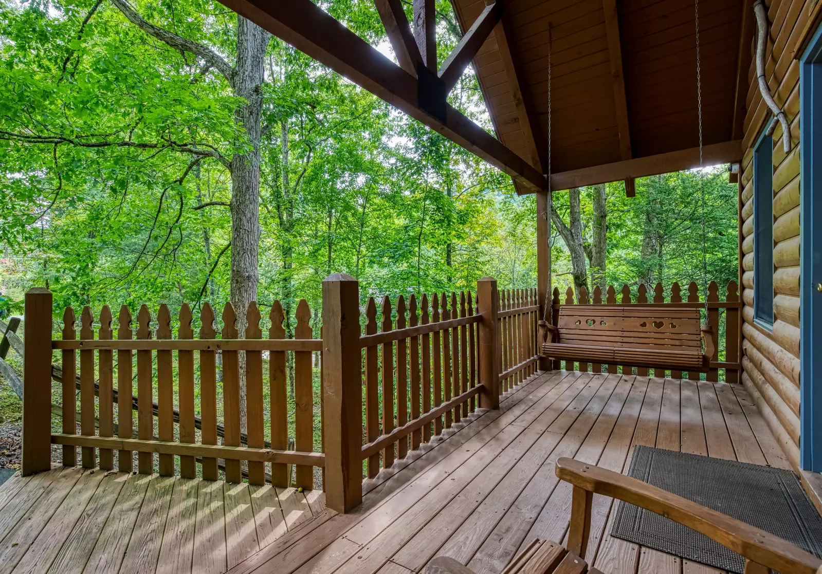 Allen Hideaway covered entry deck