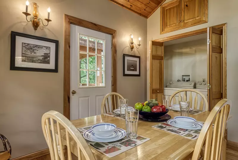 Allen Hideaway dining area
