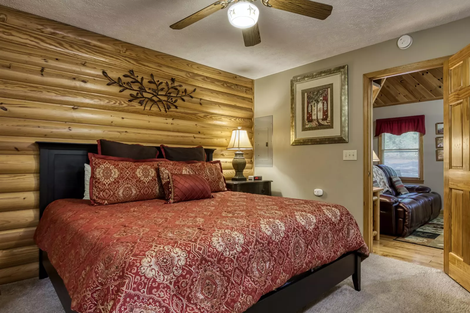 Allen Hideaway bedroom with king size bed