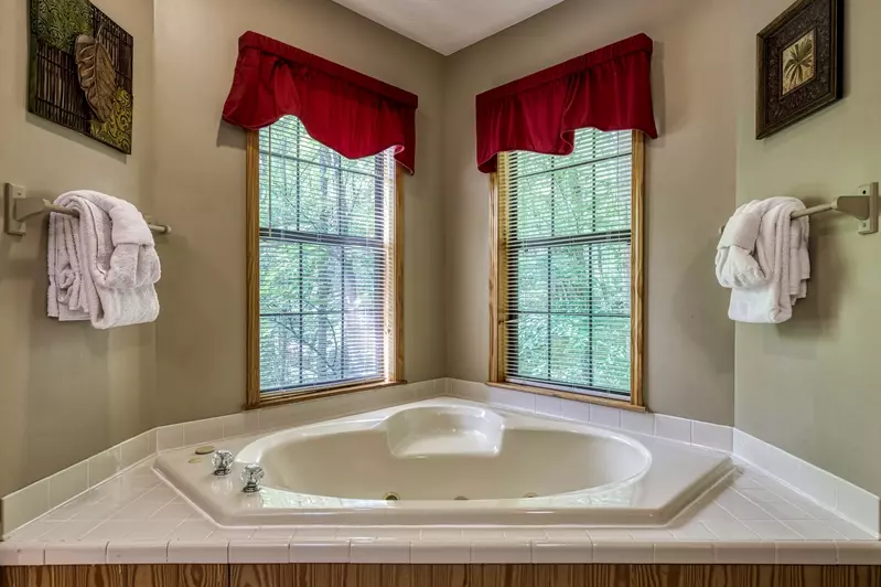 Allen Hideaway whirlpool tub