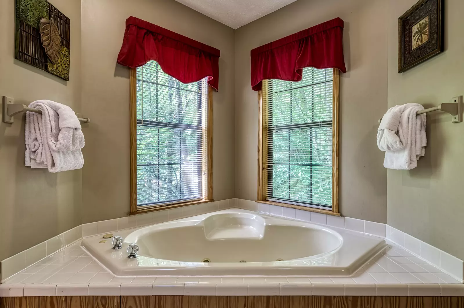 Allen Hideaway whirlpool tub