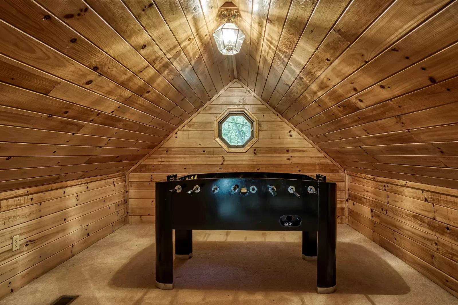 Allen Hideaway loft area with pool table