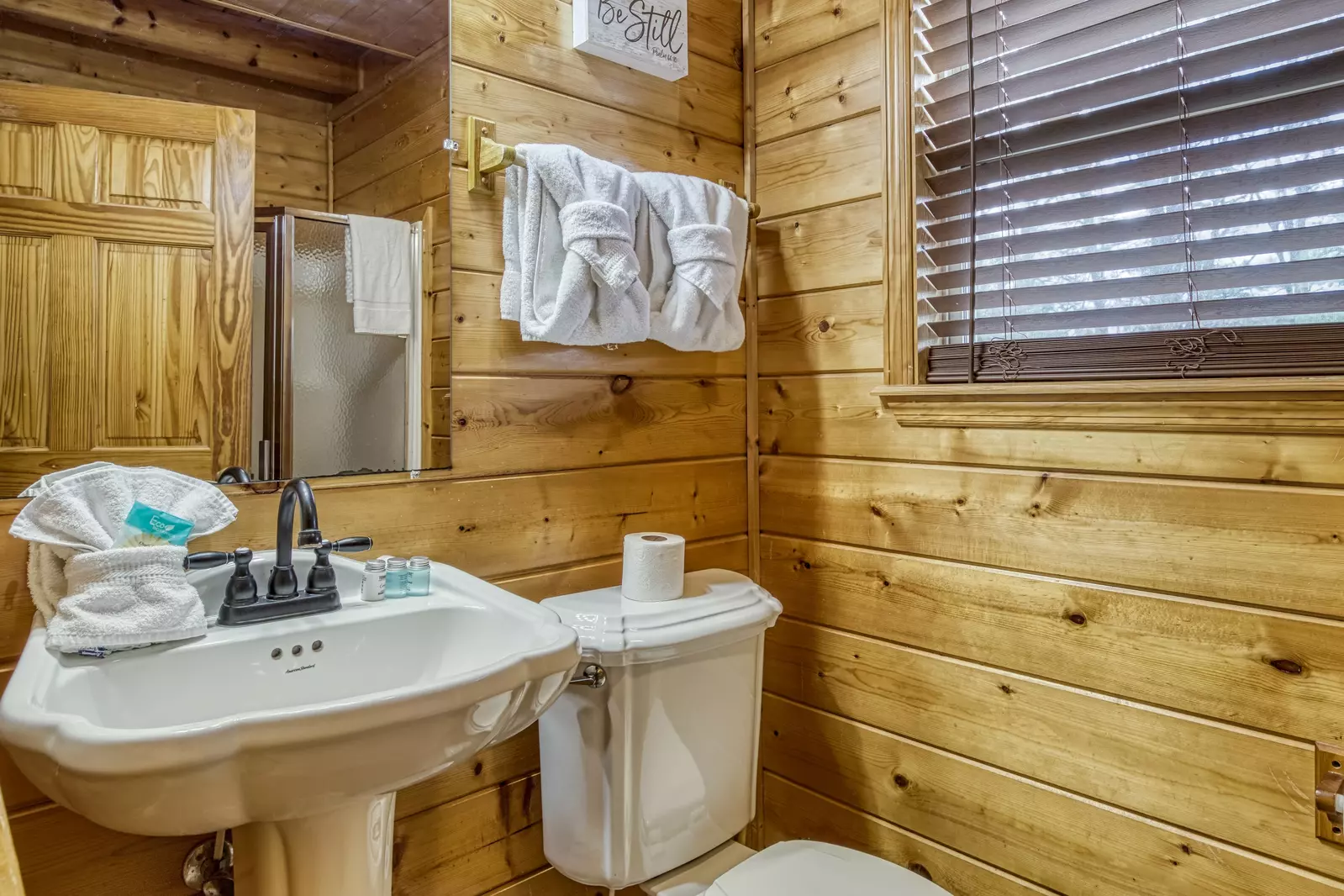 Amazing Grace main level bathroom