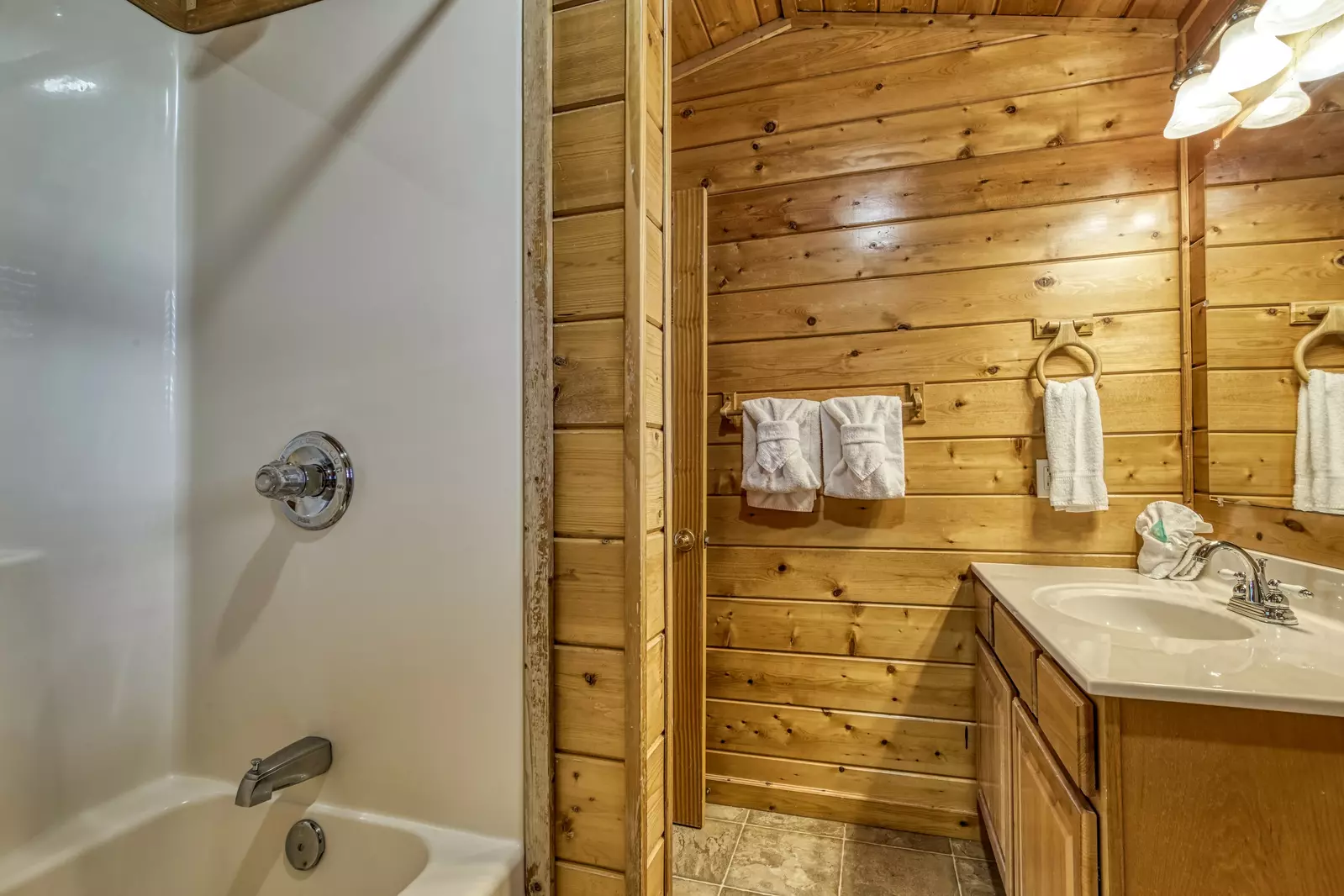 Amazing Grace upper level bathroom with tub/shower combo