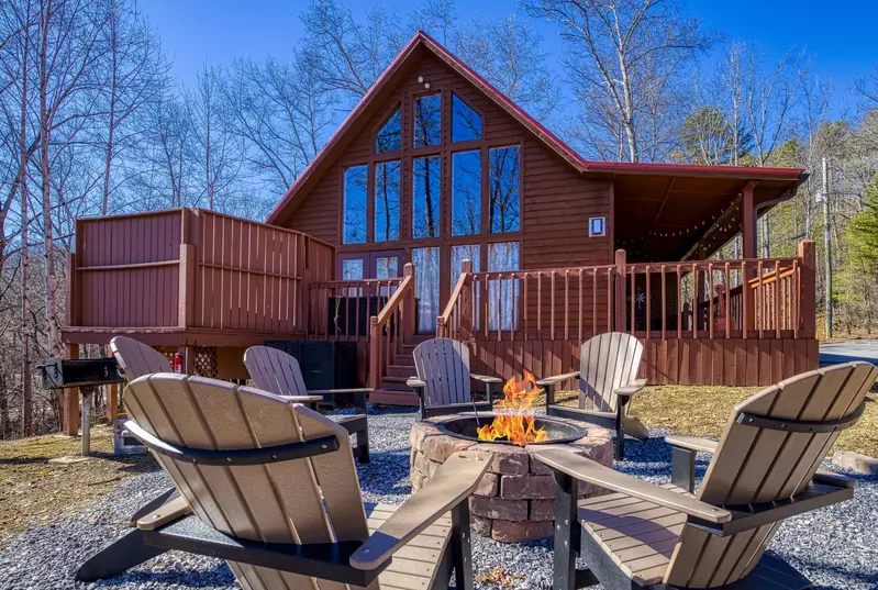 Autumn Colors outdoor fire pit area