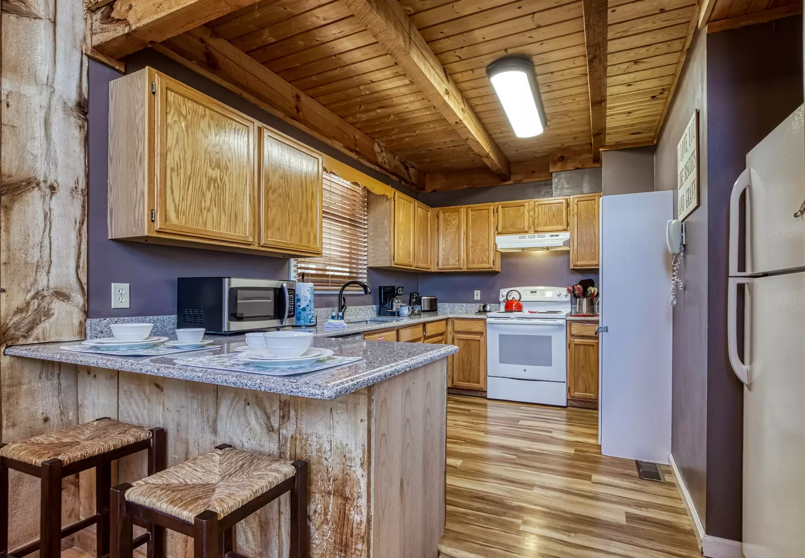 Autumn Colors Bar top and fully furnished kitchen
