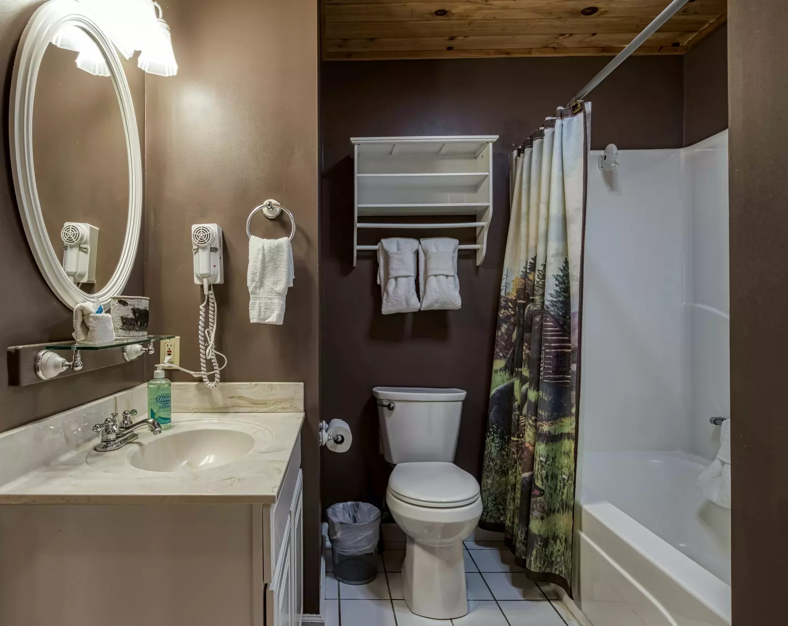 Autumn Colors main level bathroom with tub/shower combo