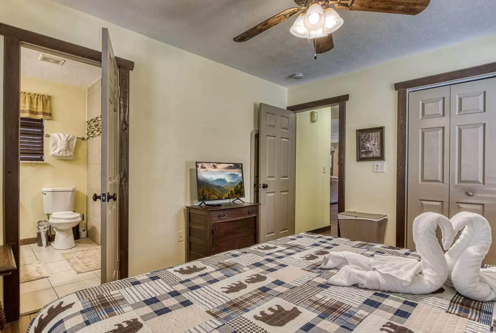 Bear Run - Bedroom 1 with a 32-inch TV