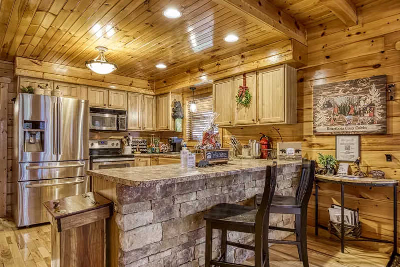 Bearfoots Cozy Cabin bar top and kitchen