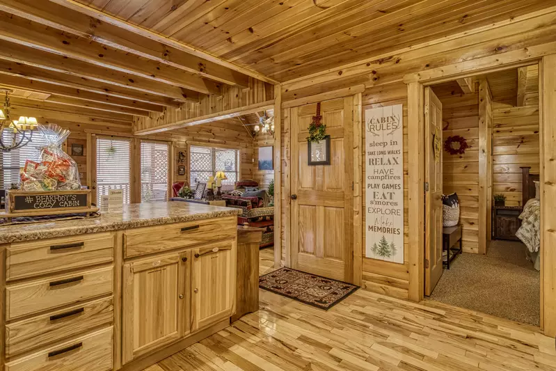 Bearfoots Cozy Cabin bar top in kitchen