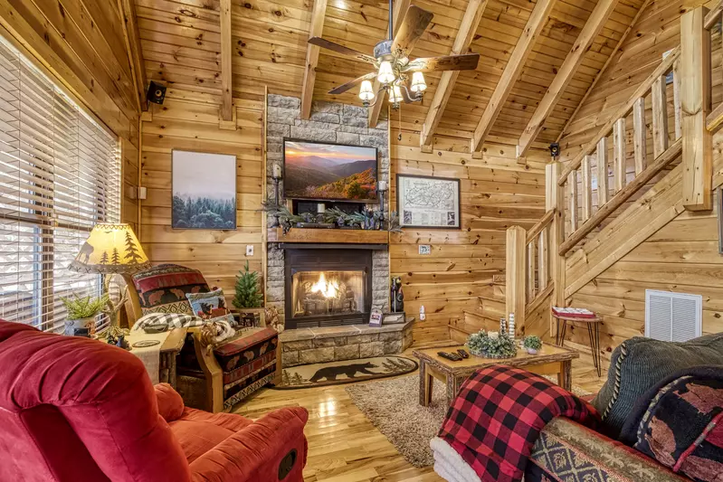 Bearfoots Cozy Cabin living room