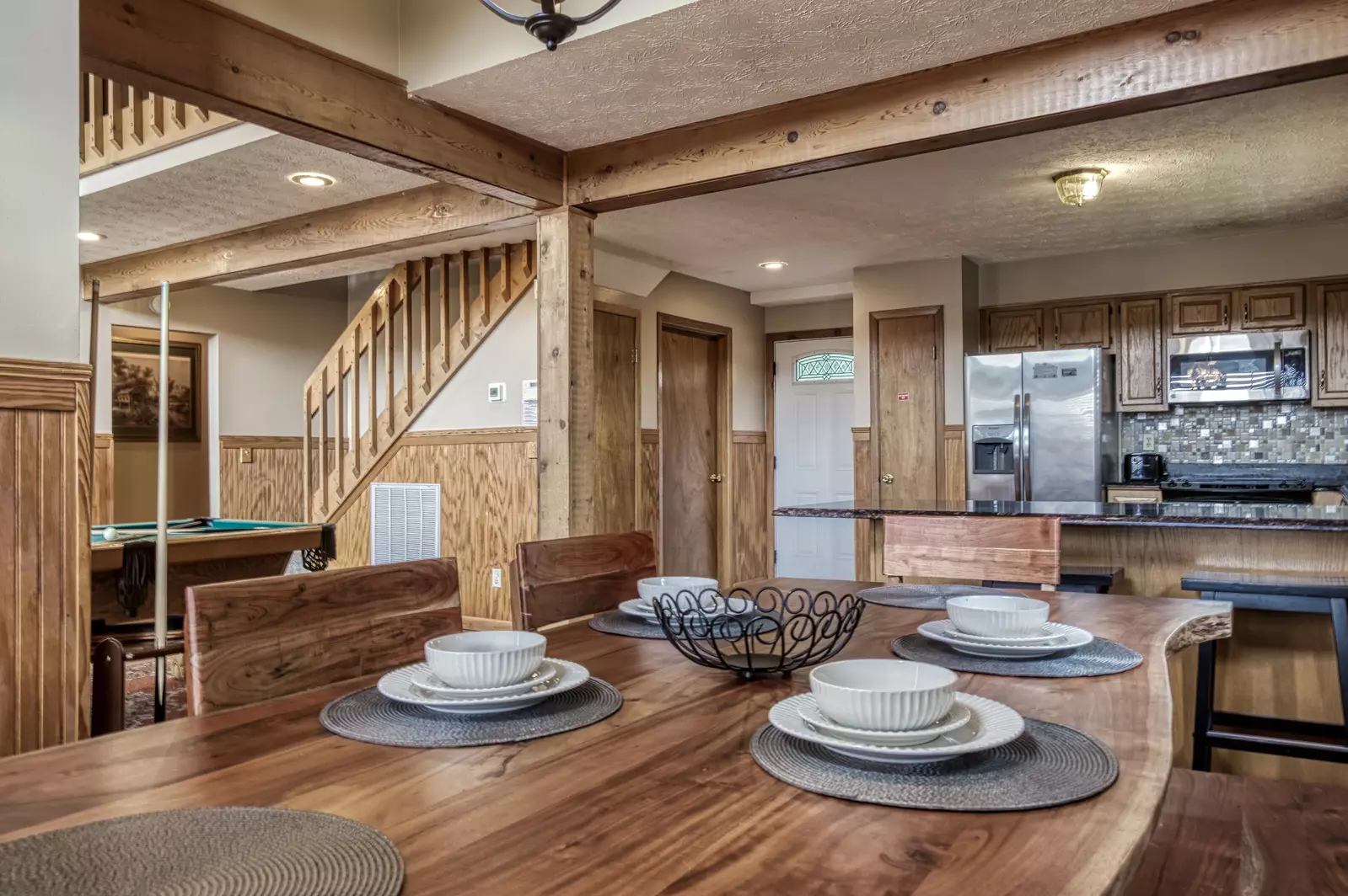 Builtmore Hideaway dining area and kitchen