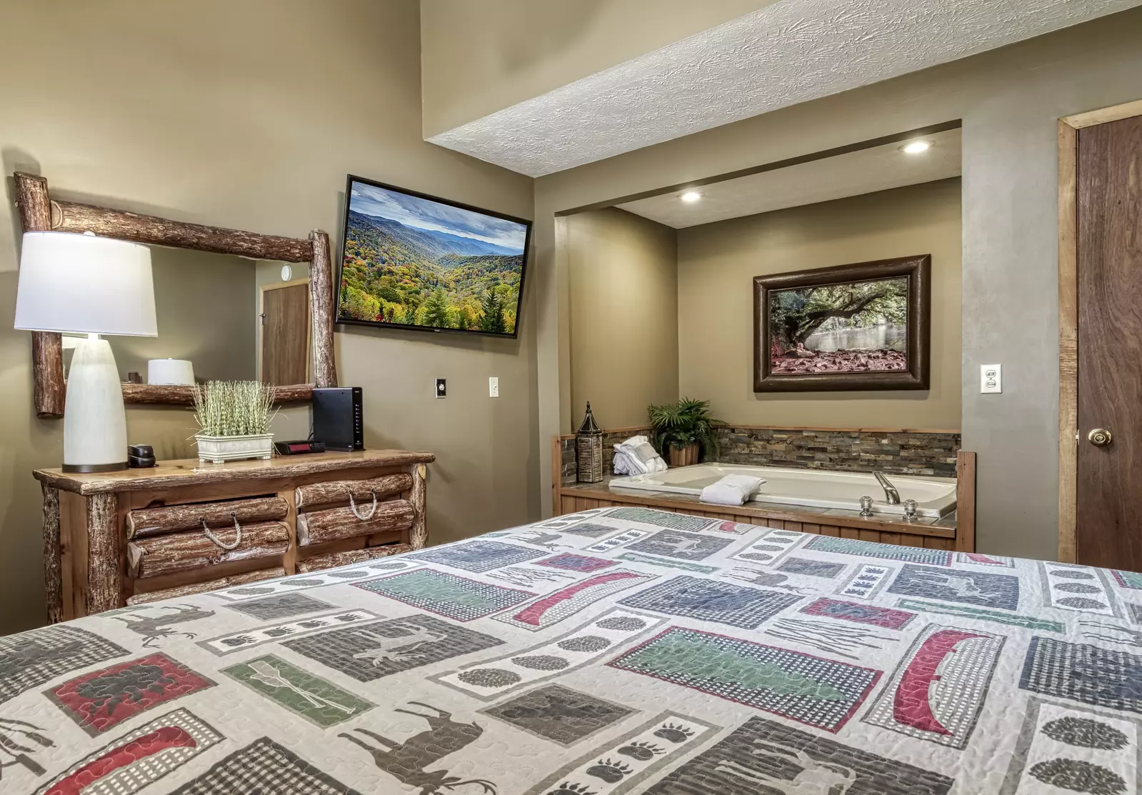 Builtmore Hideaway bedroom with a king size bed