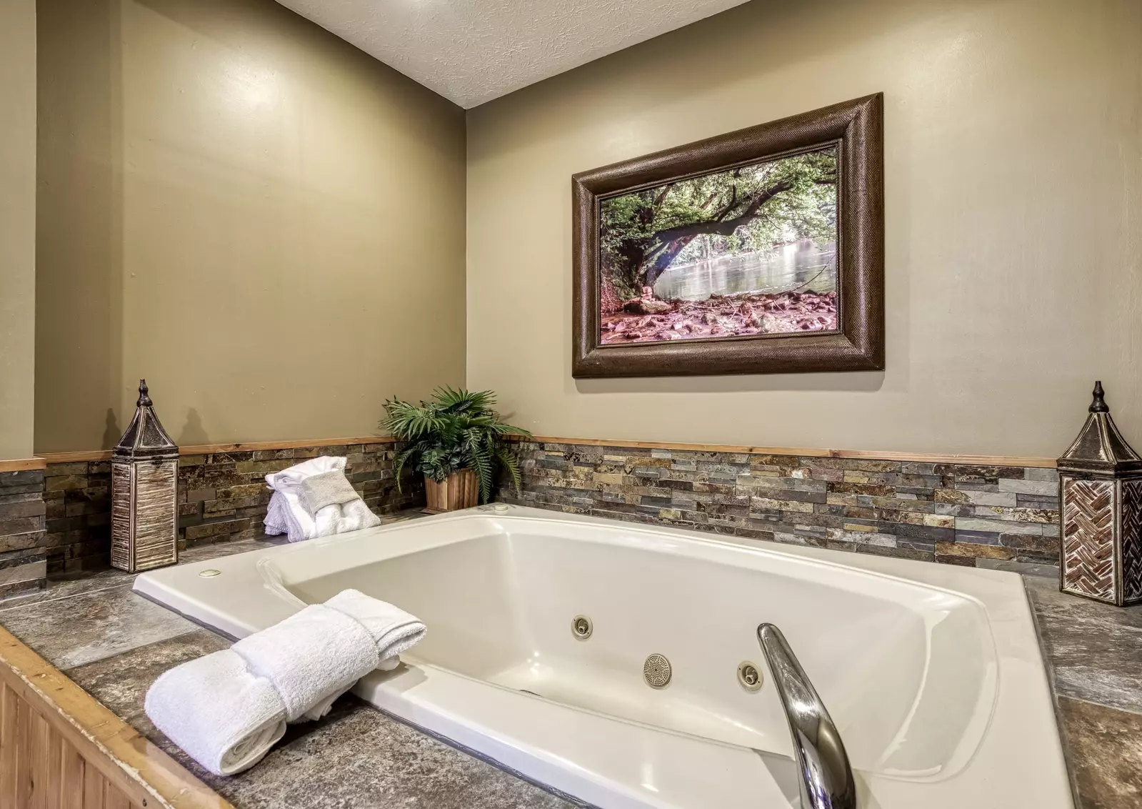 Builtmore Hideaway whirlpool tub
