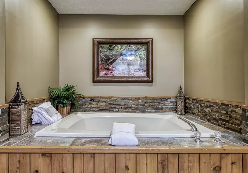 Builtmore Hideaway whirlpool tub