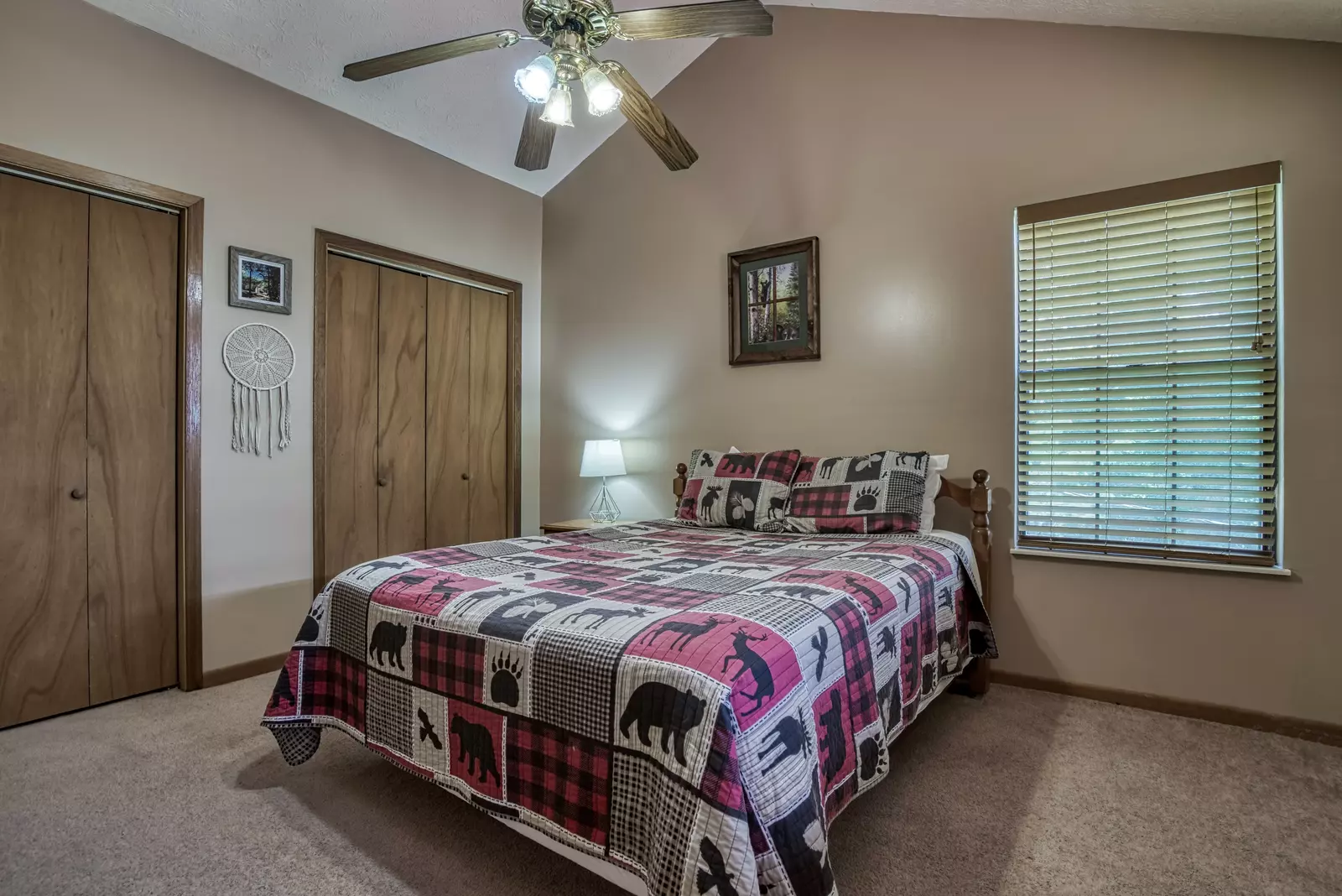Builtmore Hideaway bedroom with queen size bed