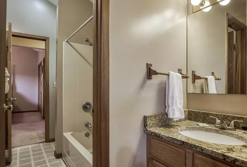 Builtmore Hideaway bathroom two