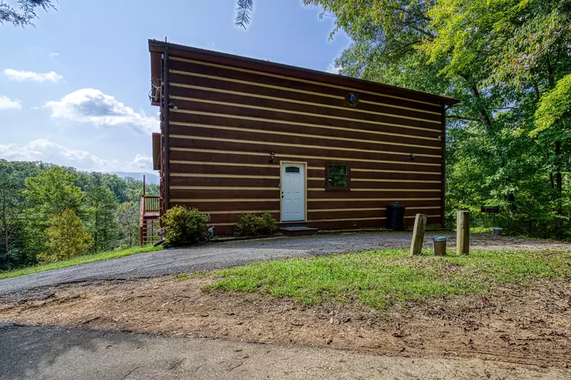 Builtmore Hideaway parking area