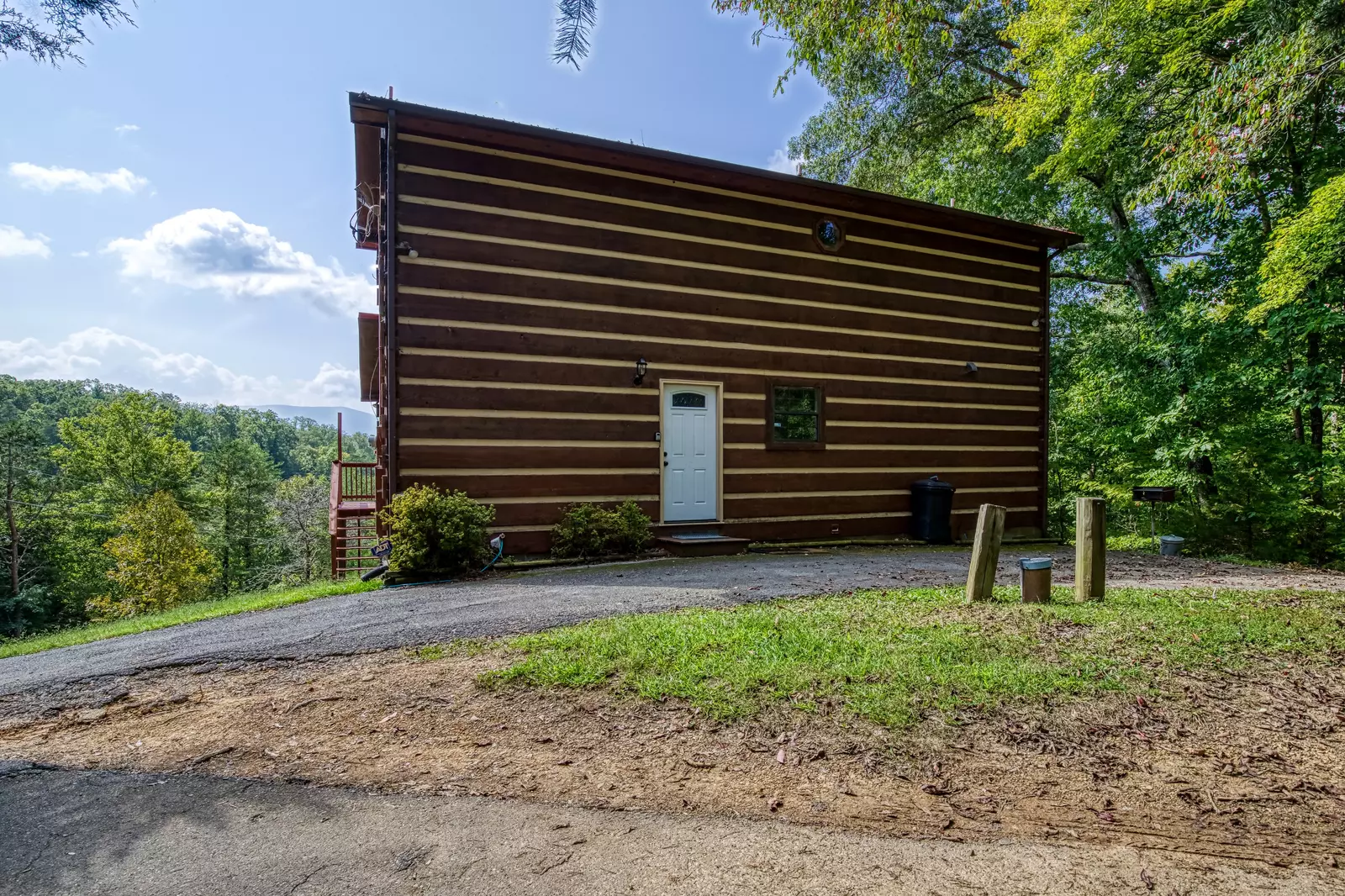 Builtmore Hideaway parking area