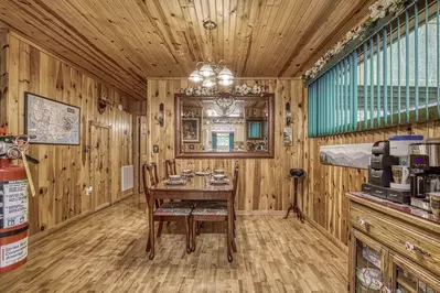 Deer to Dream - Dining area