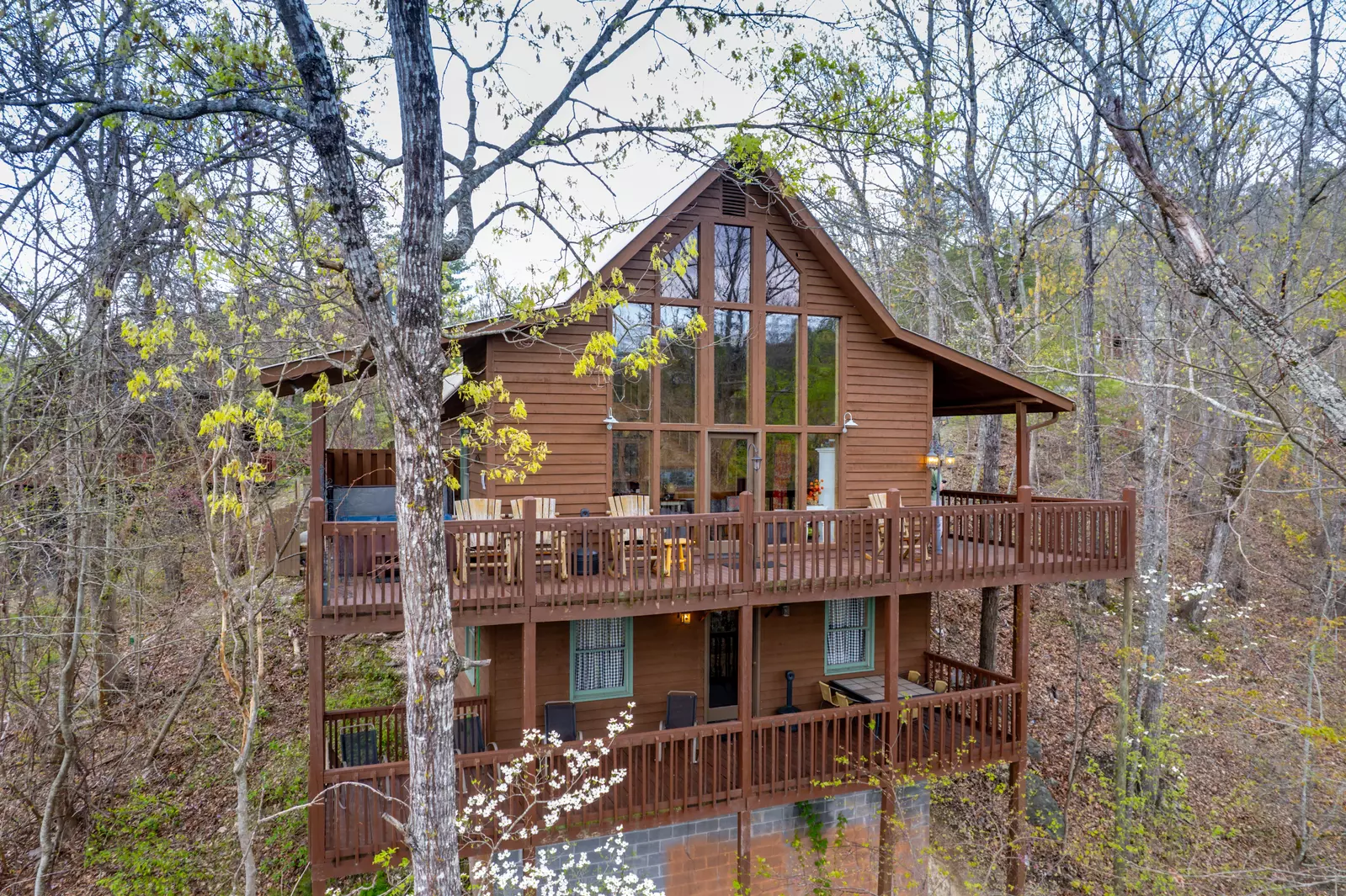 Smoky Mountain Pigeon Forge Cabin Rental with Wears Valley Surroundings