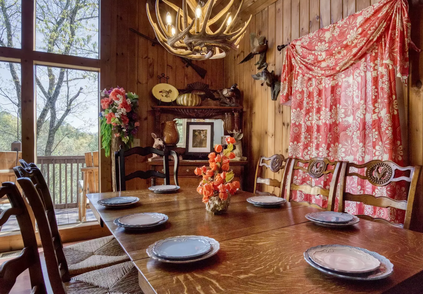Emerald Forest - Dining area
