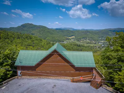 Getaway Mountain Lodge parking area