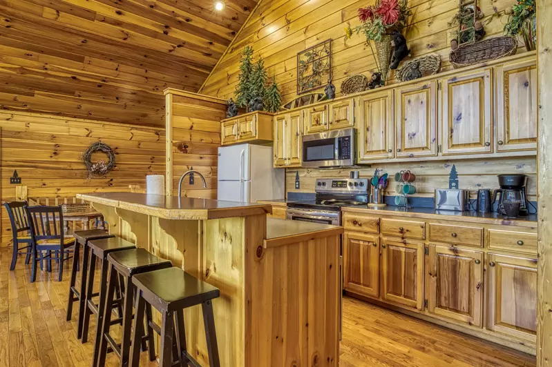 Getaway Mountain Lodge bar top, kitchen, and dining area