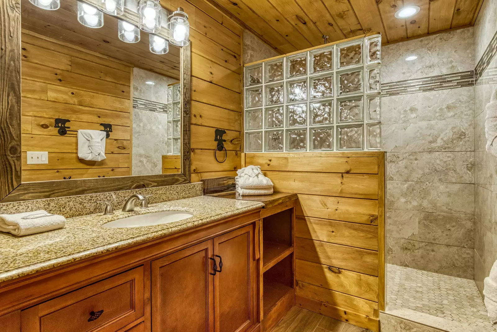 Getaway Mountain Lodge main level bathroom with walk in shower