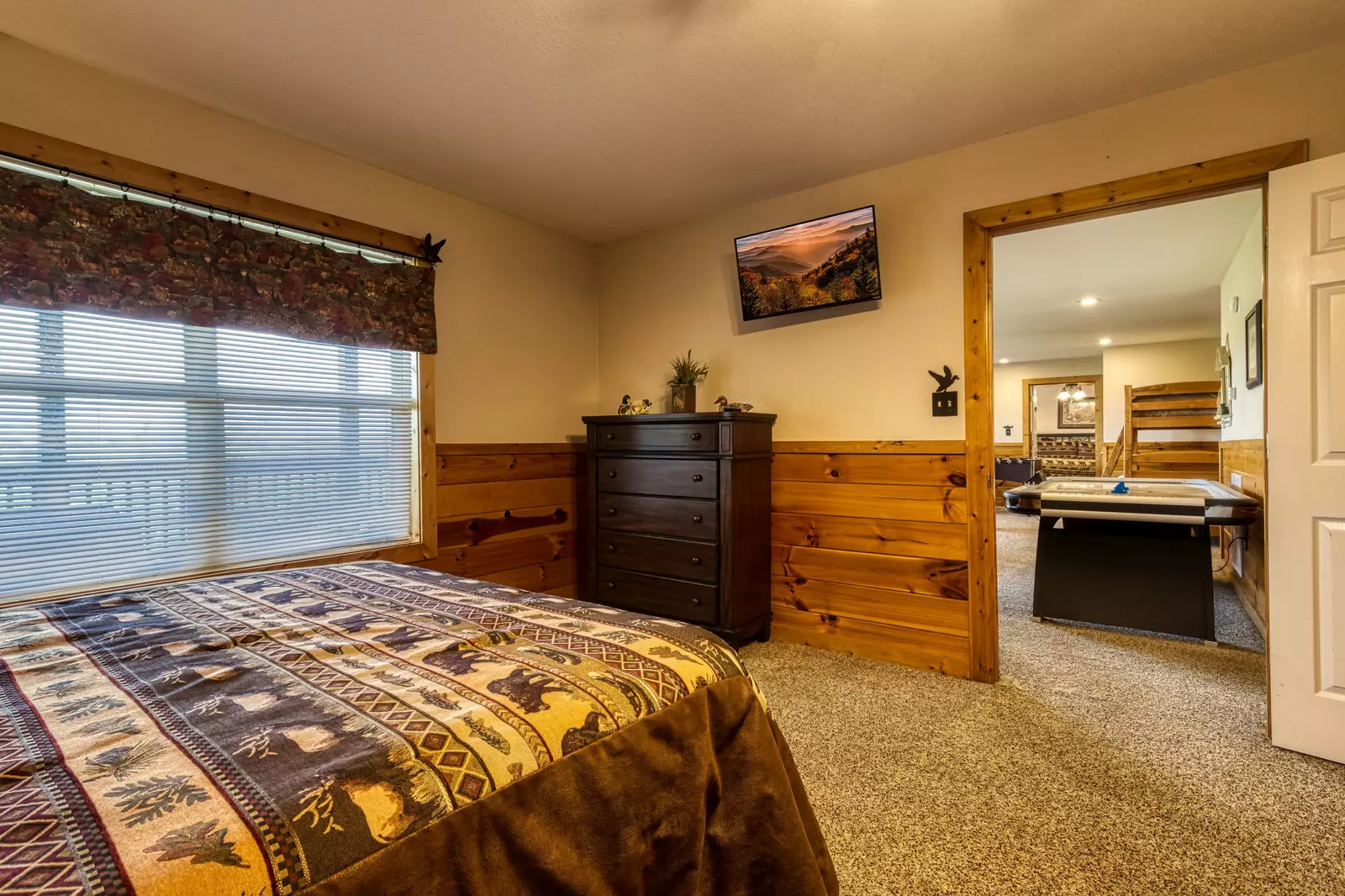 Getaway Mountain Lodge lower level bedroom with 32 inch TV