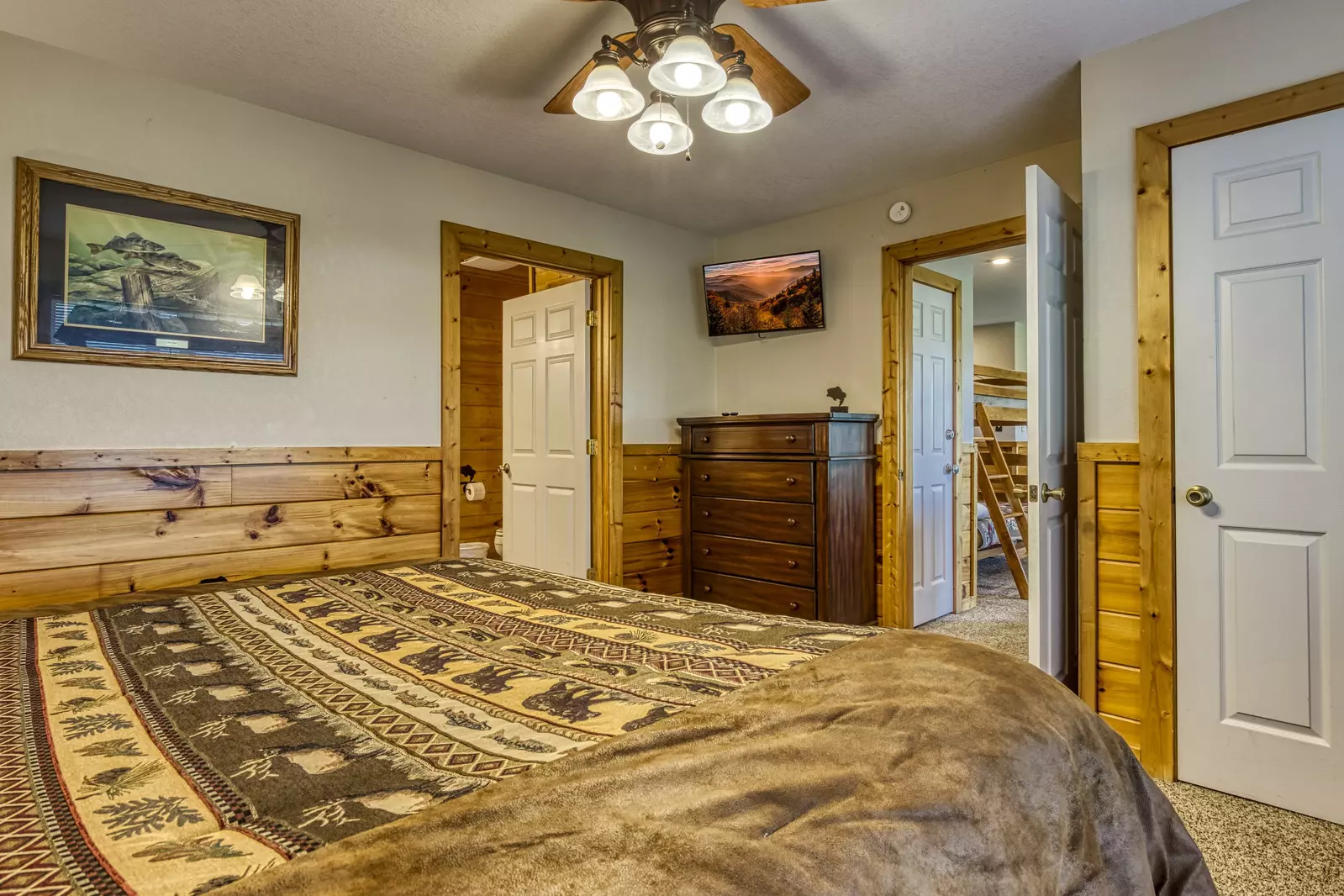 Getaway Mountain Lodge lower level bedroom two with 32 inch TV