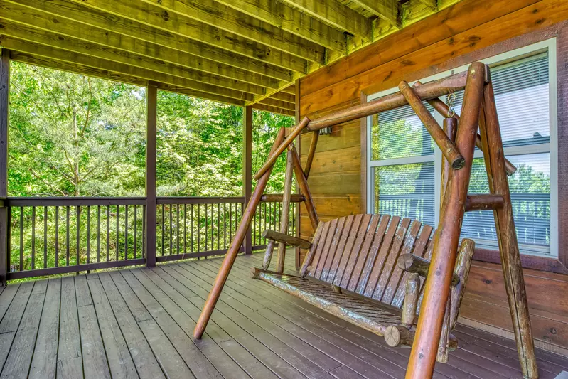 Getaway Mountain Lodge covered back deck with swing