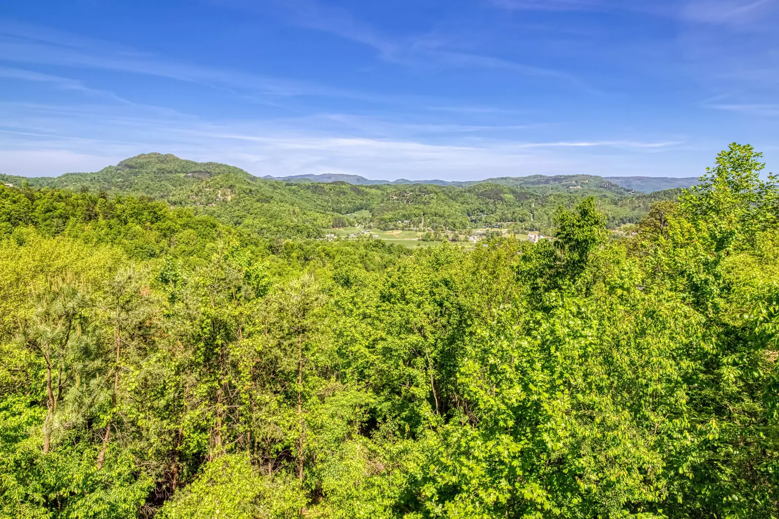 Getaway Mountain Lodge panoramic mountain views
