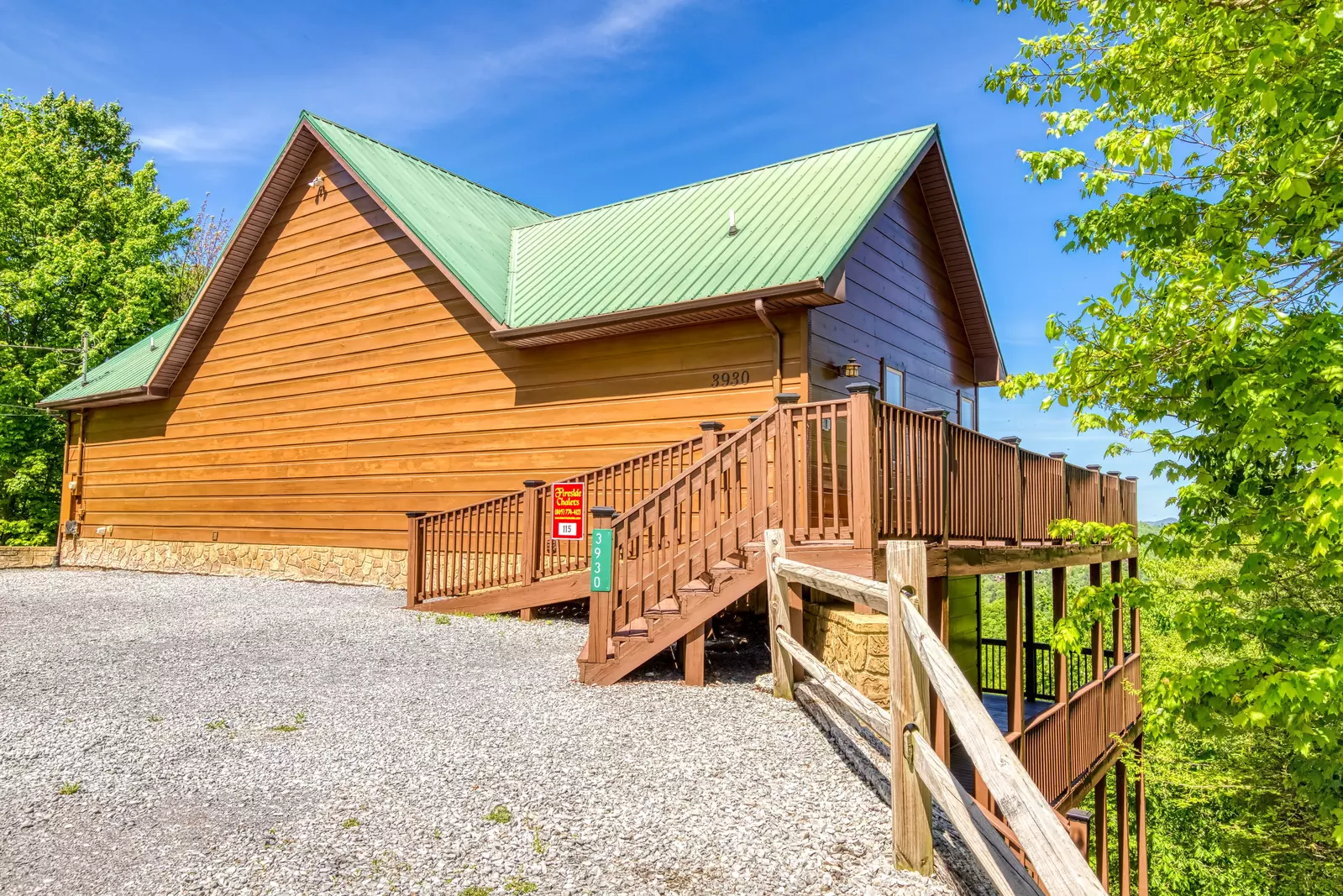 Getaway Mountain Lodge parking area