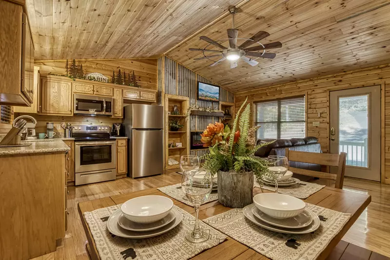 Honeymoon Hideaway dining room and fully furnished kitchen