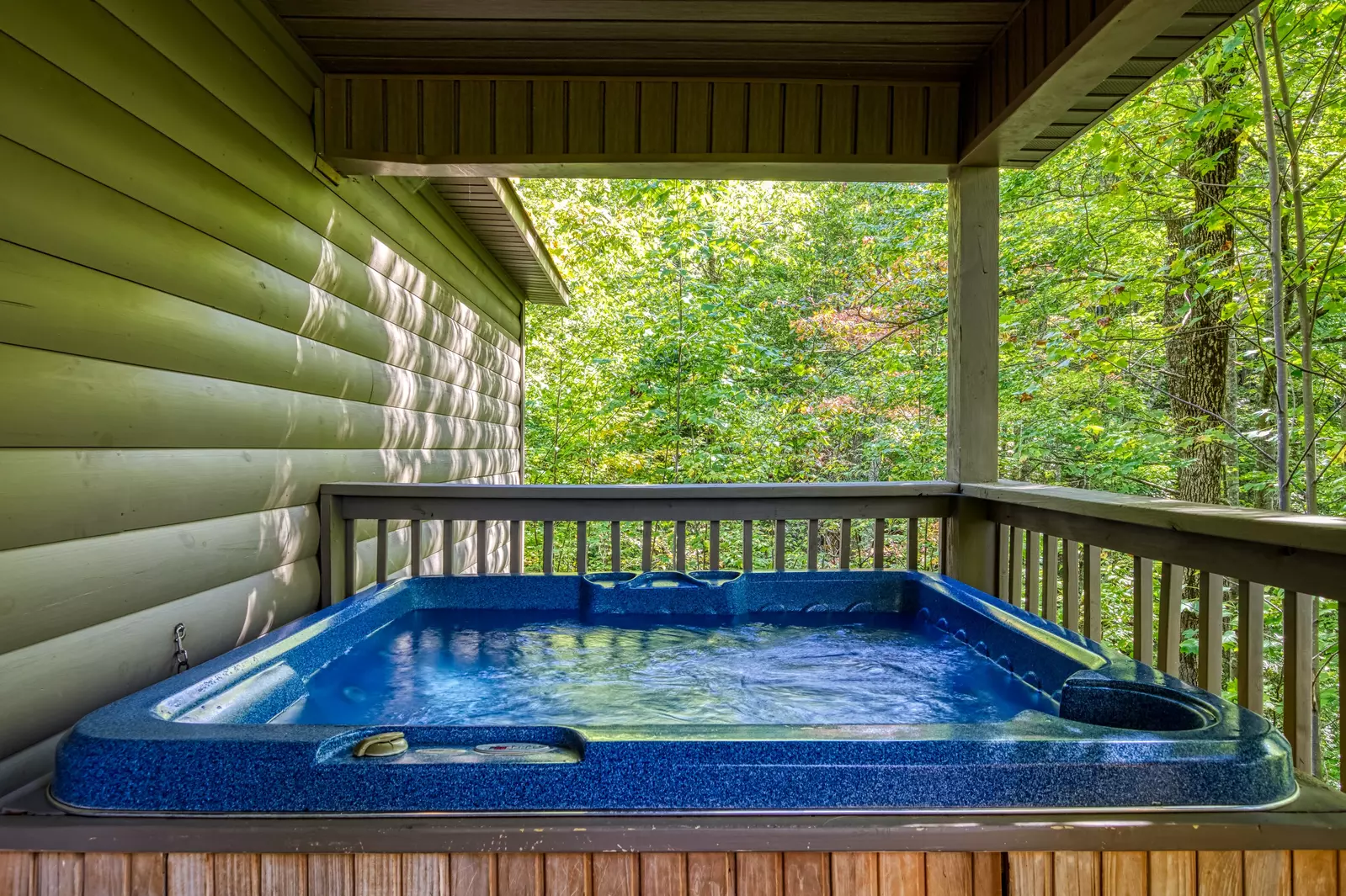 Honeymoon Hideaway hot tub
