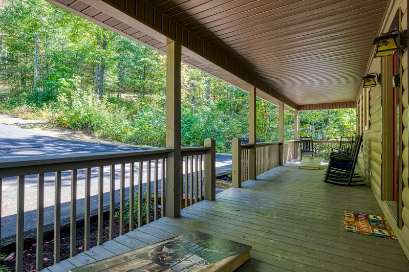 Honeymoon Hideaway covered entry deck