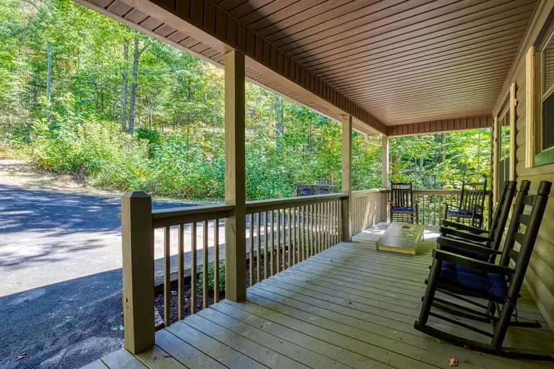 Honeymoon Hideaway covered entry deck with rocking chairs