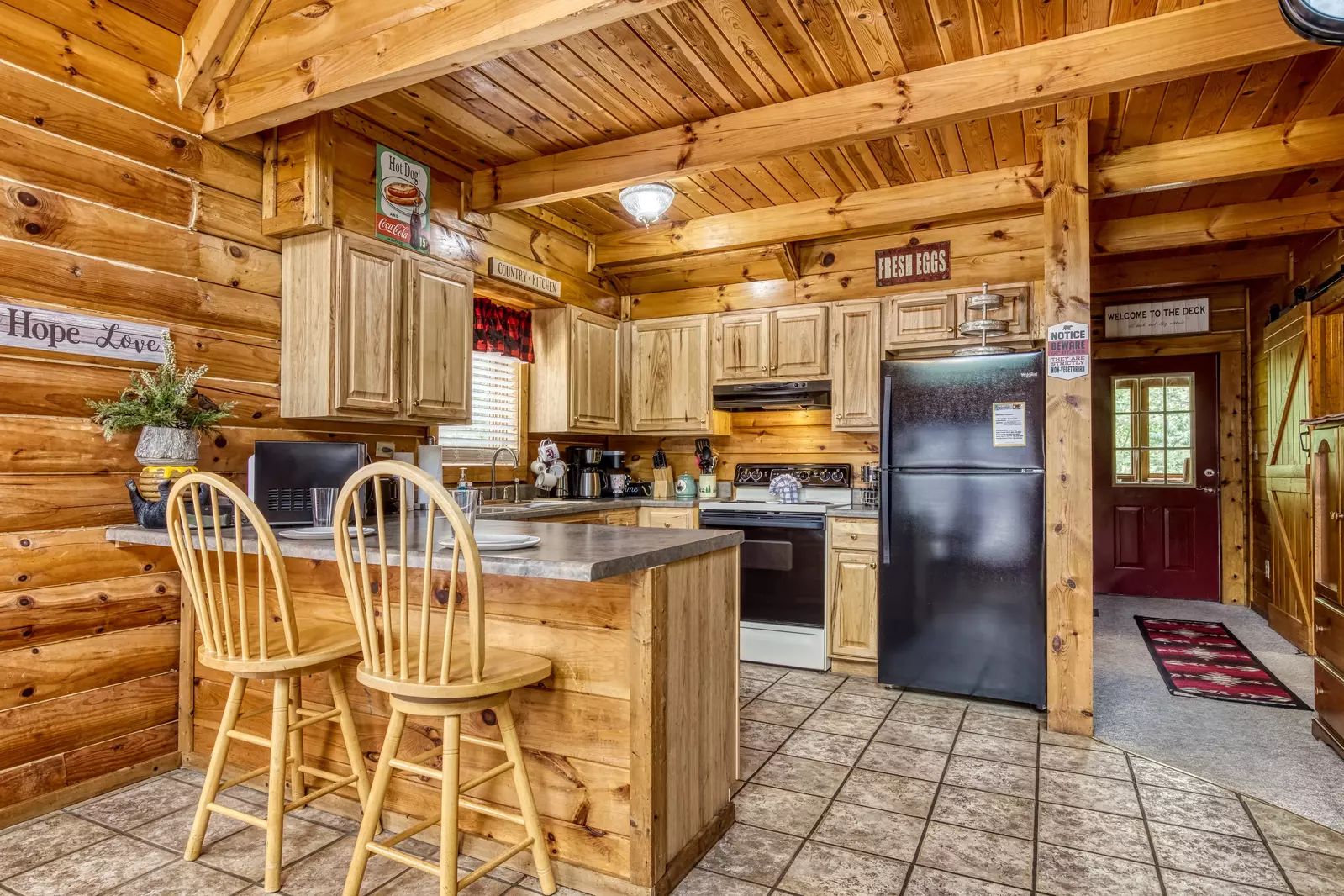 Honey Dreams bar top and fully furnished kitchen