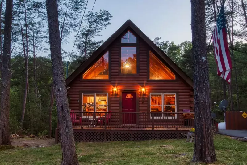 Honey Dreams Pigeon Forge Cabin Night Time Scenery Seclusion