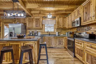 Katies Lodge fully furnished kitchen with kitchen island