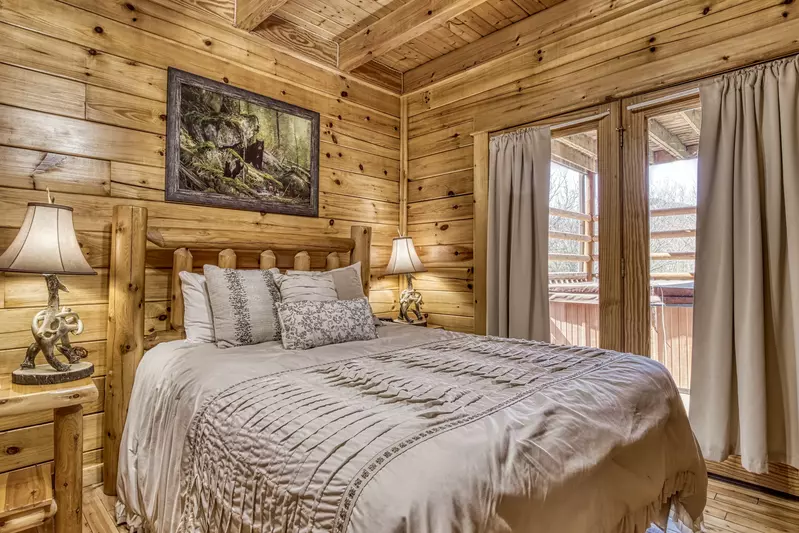Katies Lodge main level bedroom with queen size bed